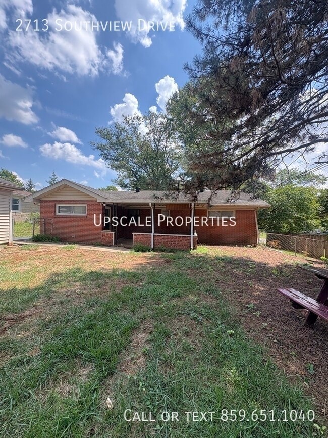 Building Photo - 2713 Southview Dr