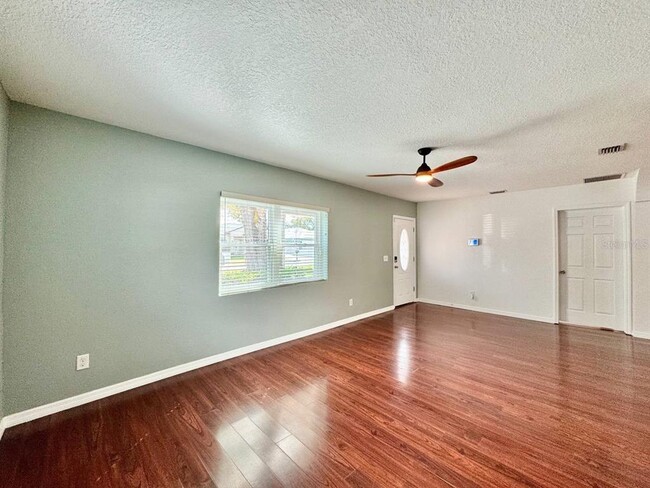 Building Photo - 809 W Hiawatha St