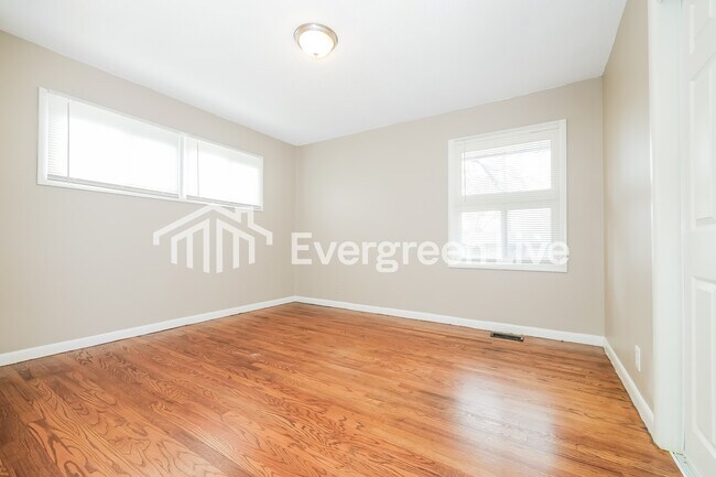 Building Photo - 6101 E 148th Ter