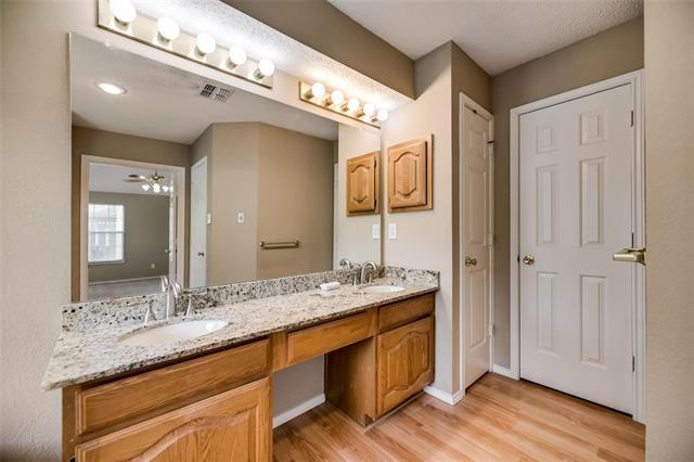 Building Photo - 2113 Glenmont Dr