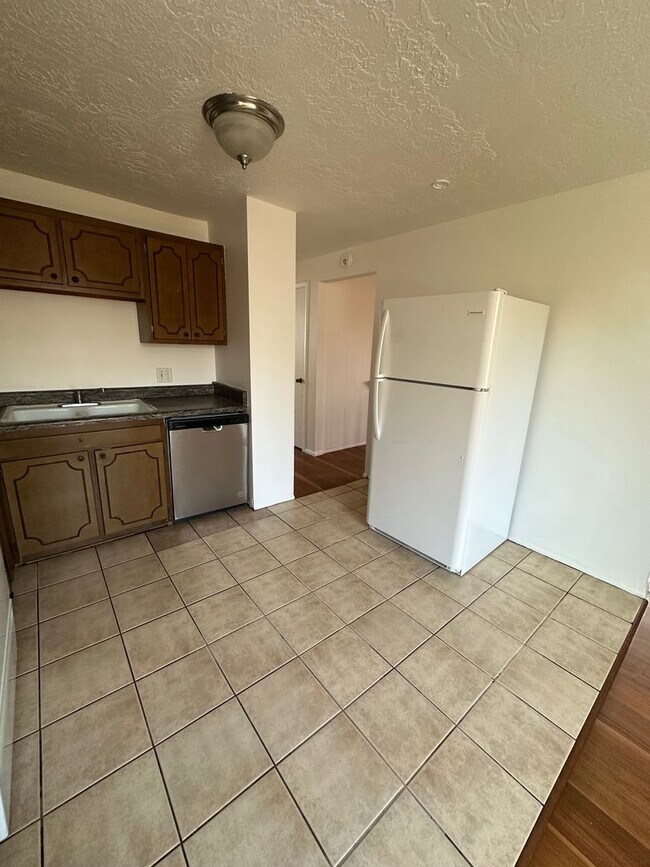 Building Photo - 265 E 5900 S