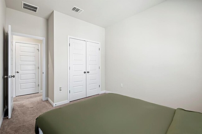 Building Photo - 8013 Lennon Dr