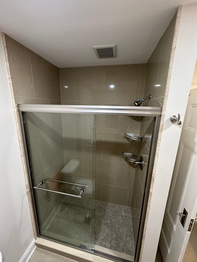 First full bathroom - 860 Park Ave