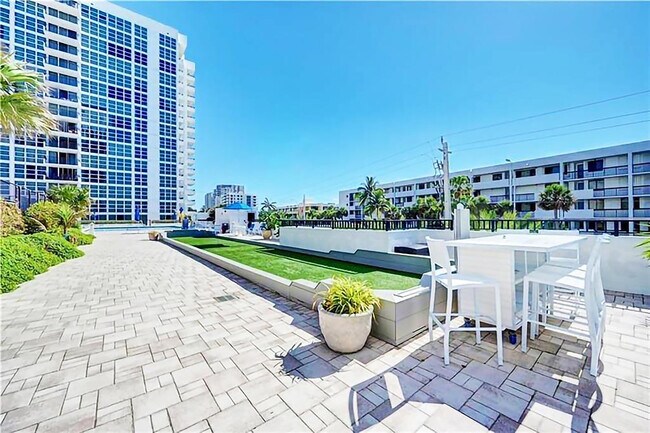 Building Photo - 531 N Ocean Blvd