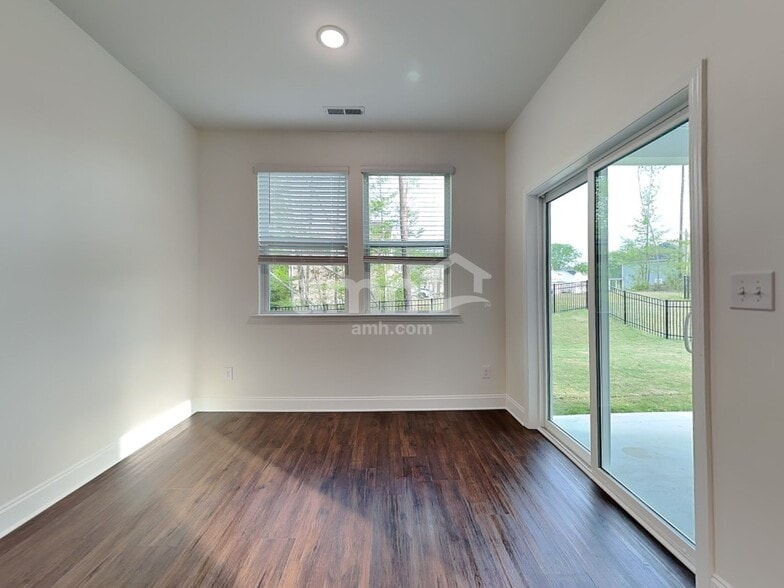 Building Photo - 5500A Farm Pond Ln