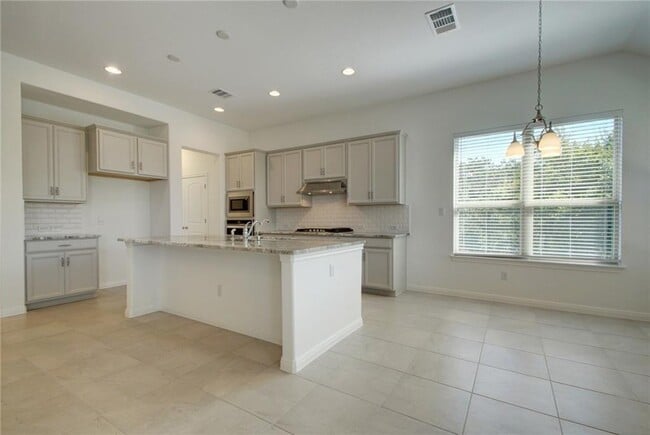 Building Photo - 113 Meadow Wood Cv