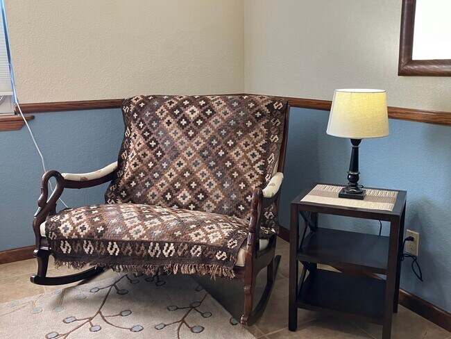 Guest room - 308 Hawthorne Dr