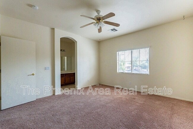 Building Photo - 2600 E Springfield Pl