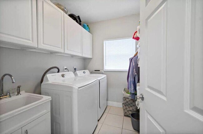 Building Photo - 11185 Grandview Mnr