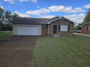 Building Photo - 3/2 One Level Home w/ Spacious, Level Lot!