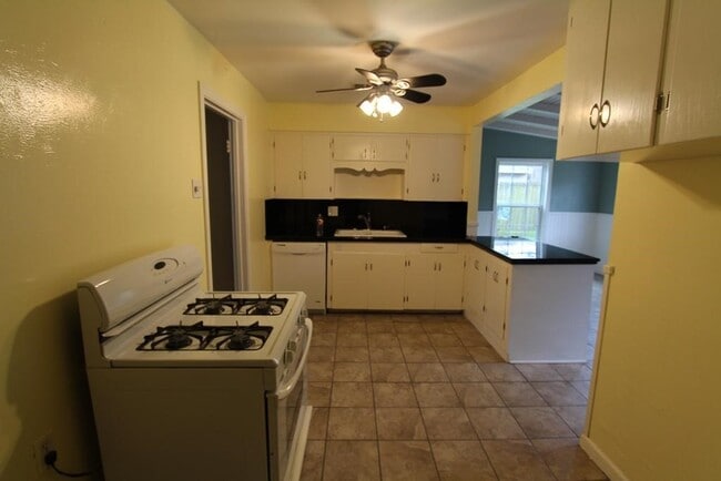 Building Photo - 1415 Zora St