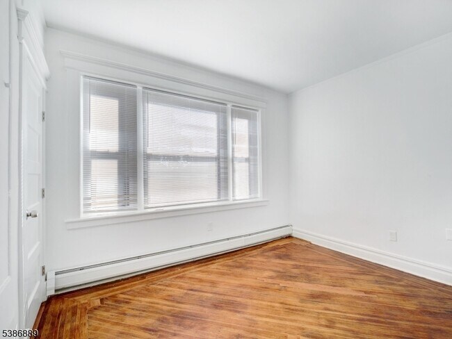 Building Photo - 347 Park Ave