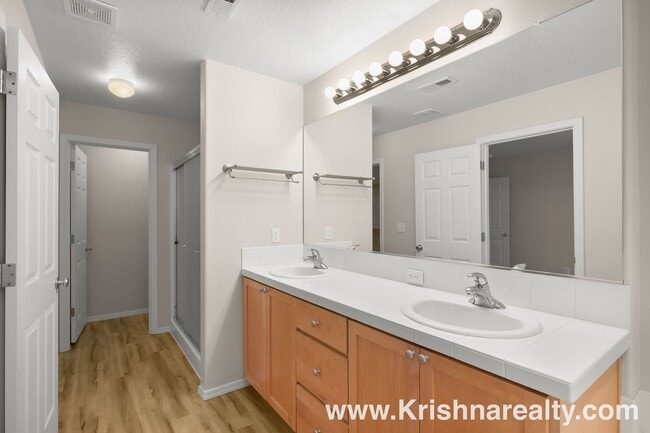 Building Photo - Lovely Home In A Excellent Location! 2 Bedrm 2.5 Bath in Arbor Reserve **PET FRIENDLY! & INTERNET...