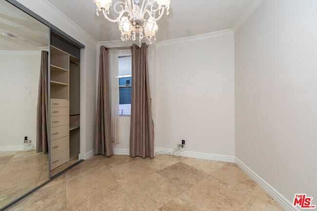 Building Photo - 171 N Church Ln