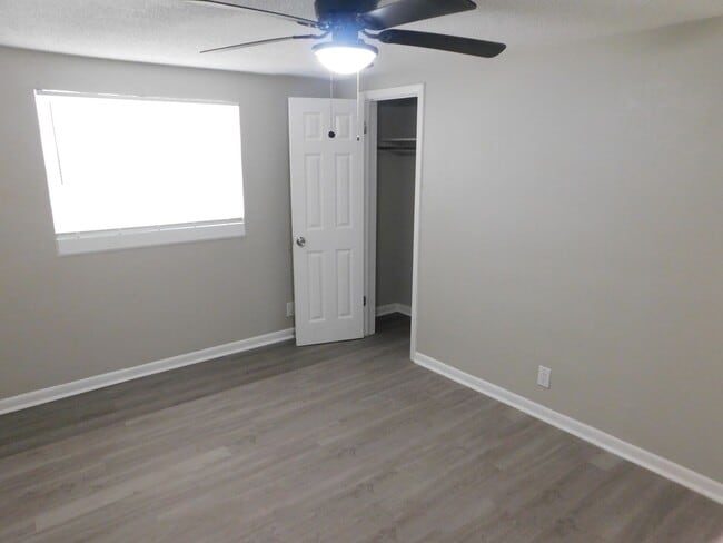 Building Photo - **ROOM** with SHARED KITCHEN and BATH in a newly remodeled House