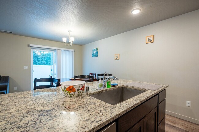 Building Photo - 5 S Kellogg St