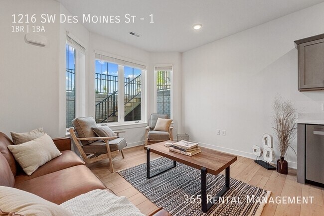 Building Photo - 1216 SW Des Moines St