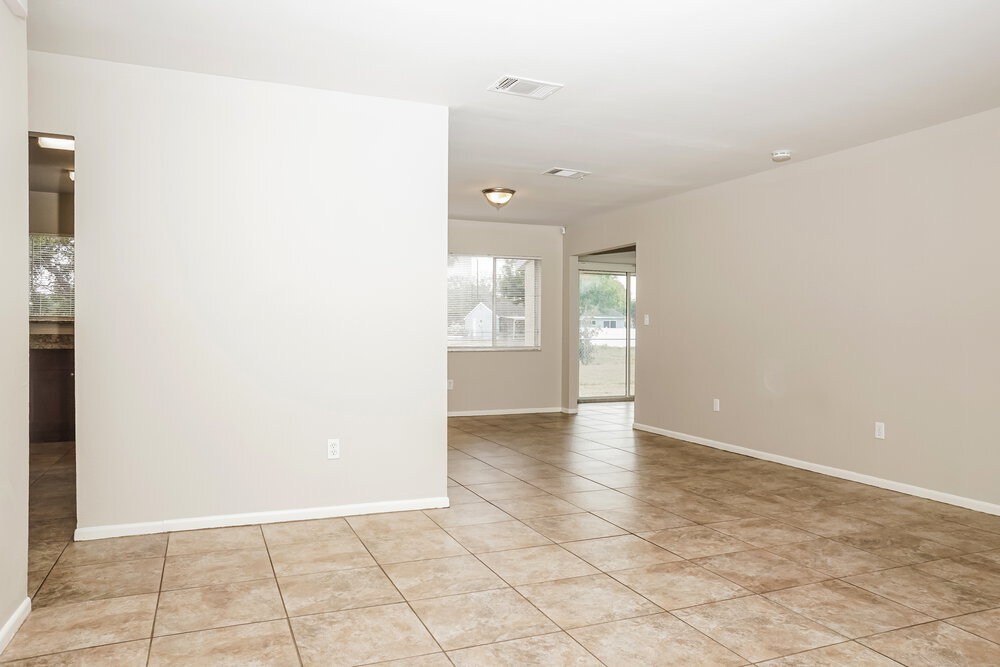 Building Photo - 2396 Roxbury Cir