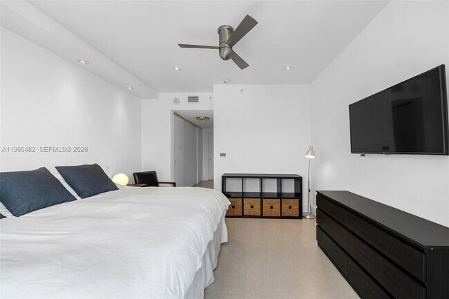 Building Photo - 201 Crandon Blvd