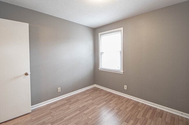 Building Photo - 807-A Golfview Place