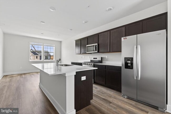 Building Photo - 5225 Manor Park Dr