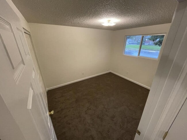 Building Photo - 1640 Lawnridge St SW