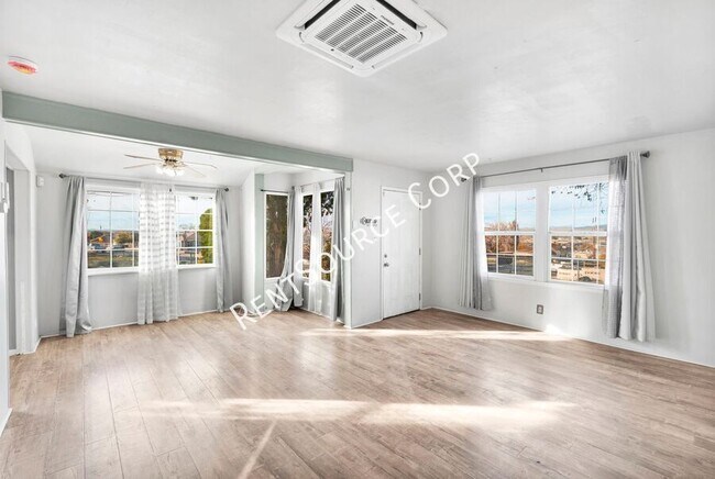 Building Photo - 1040 Flora St