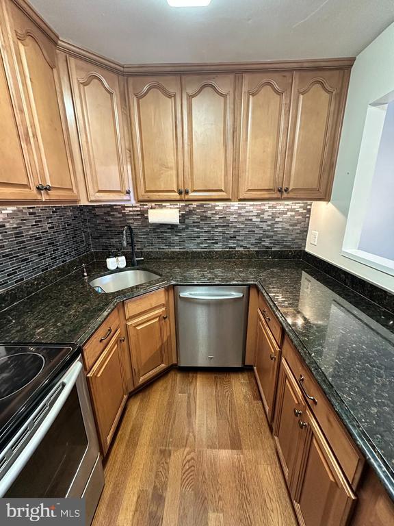 Building Photo - 7943 Timarand Ct