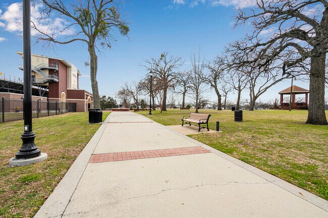 Building Photo - 1521 S Rusk Ave