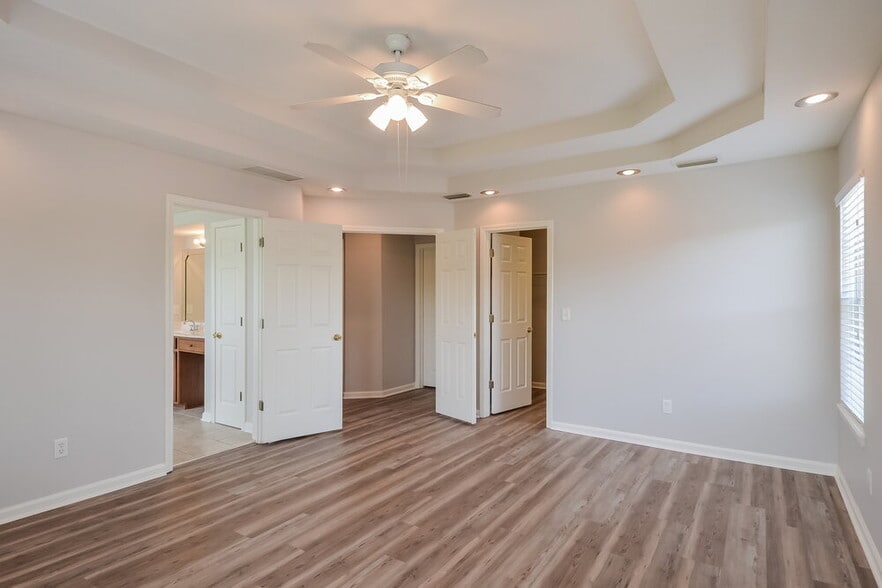 Building Photo - 1962 River Lagoon Trace