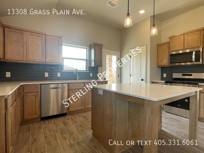 Building Photo - 13308 Grass Pln Ave