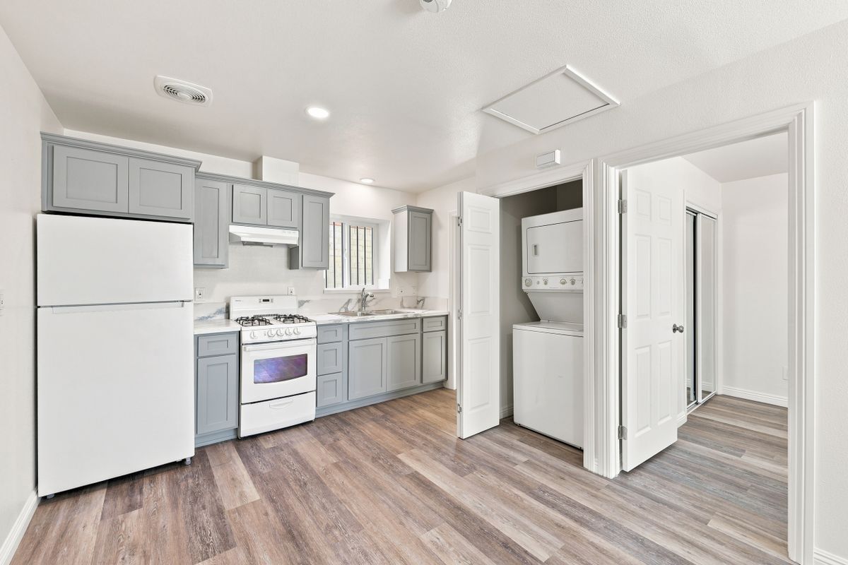Building Photo - 10646 S Wilton Pl