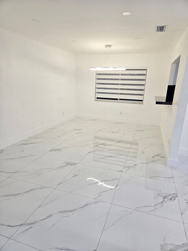 Building Photo - 1822 SW 102nd Pl