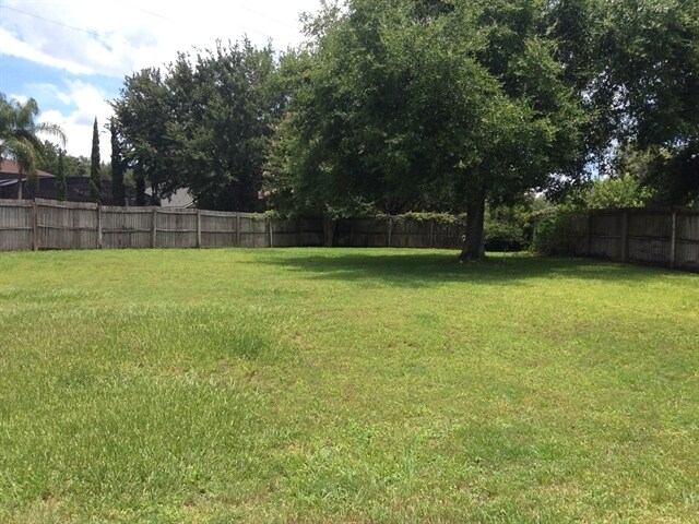 Building Photo - 636 Darkwood Ave