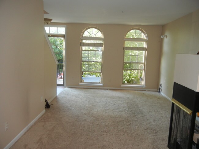 Building Photo - 39471 Springwater Dr