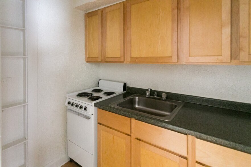 Building Photo - 562 W Arlington Pl