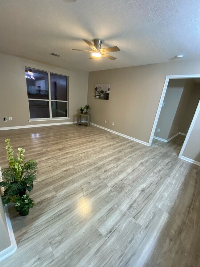 Building Photo - 8825 E Buffalo Cir