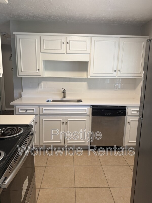 Building Photo - 3120 Urban Ave