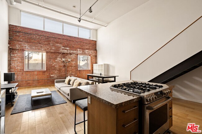 Building Photo - 120 S Hewitt St
