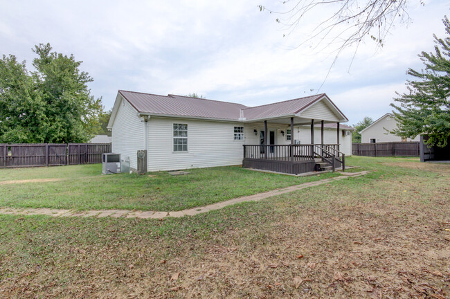 Building Photo - 16 Winding Oaks