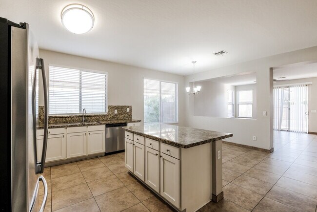 Building Photo - 3014 W Donner Dr