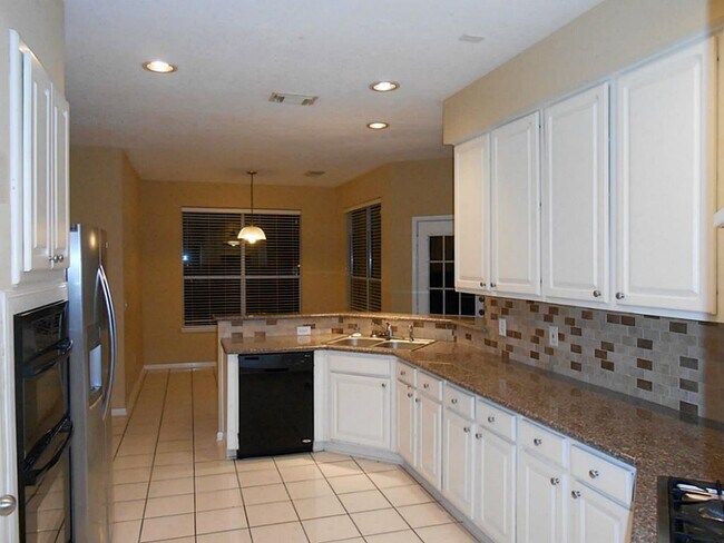 Building Photo - 6 Windfern Pl