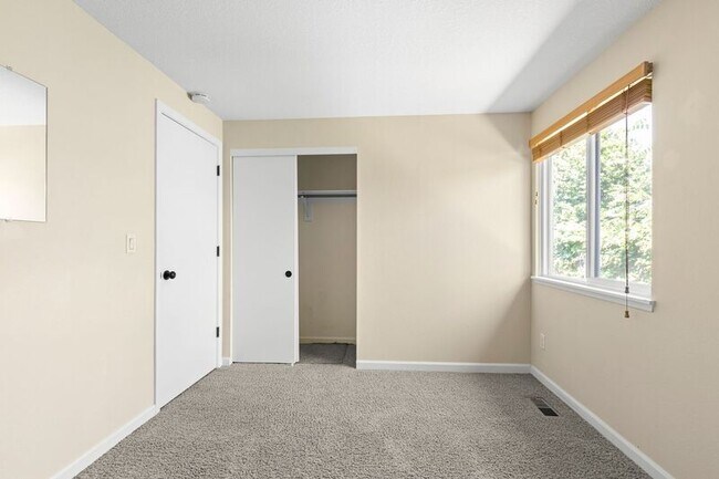 Building Photo - 3918 SE 52nd Ave