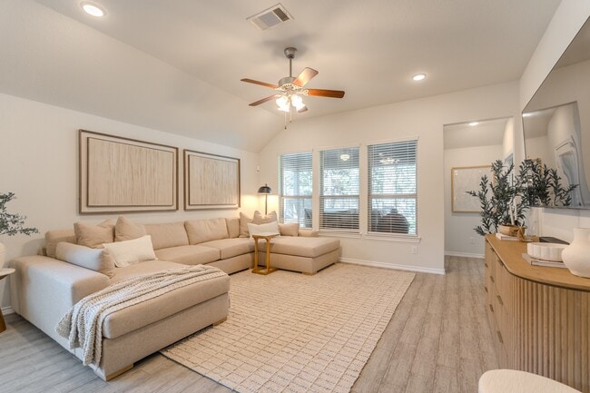 Building Photo - 130 Pioneer Canyon Pl