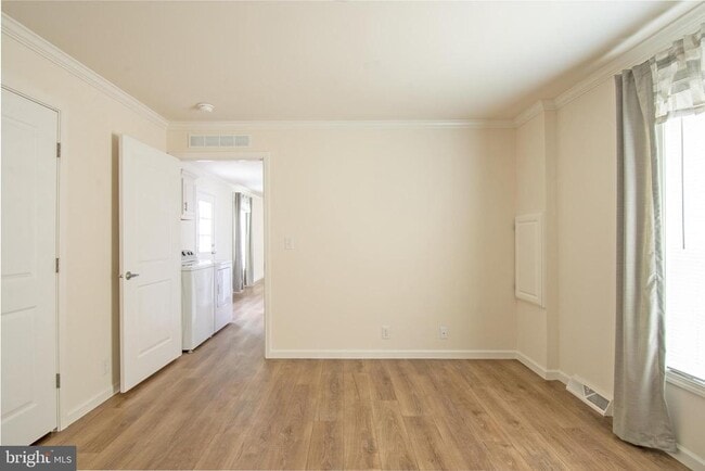 Building Photo - 6 Greenwood Cir