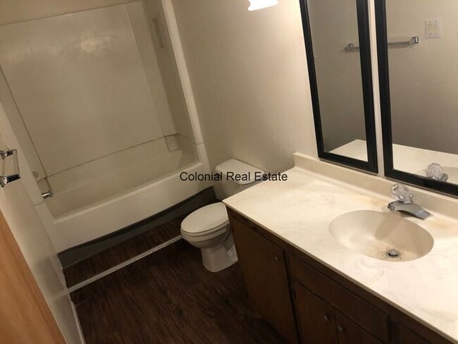 Building Photo - Spacious 2 Bedrooms 1 bathroom Apartment For Rent