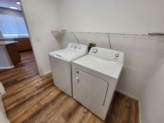 Building Photo - Great 3 Bed Ranch Style Home In Green Valley Ranch Neighborhood