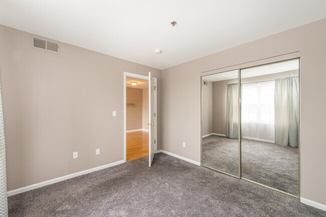 Building Photo - 318 54th St