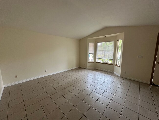 Building Photo - 3 Bedroom 2 Bath  Home In The Lexington Ar...
