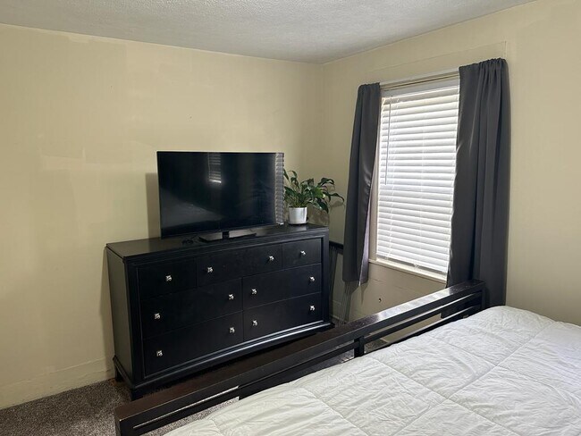 Master Bedroom - 1724 Center Ave NE